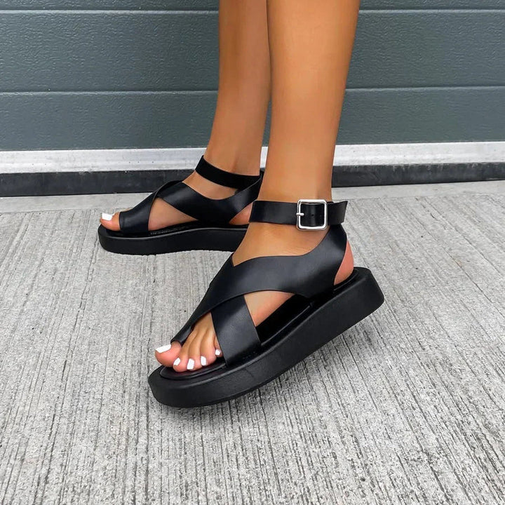 Orthopädische Damensandalen im Gladiatoren-Stil: Bequeme Sommerschuhe mit Riemen für besten Halt.