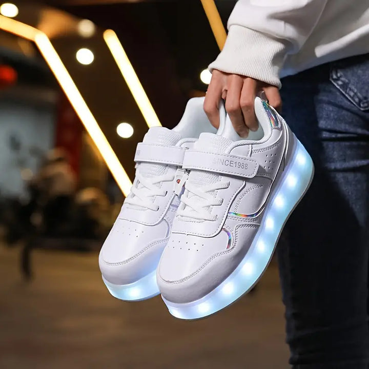 Coole Kinder Rollschuhe als Sneaker mit Leuchtsohle. Ideal für Spaß und Sport bei Jungen und Mädchen.