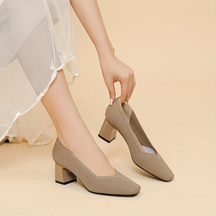 Pumps für Damen: Eleganter Blockabsatz, Stretch-Passform, Komfortschuh für Büro & besondere Anlässe.