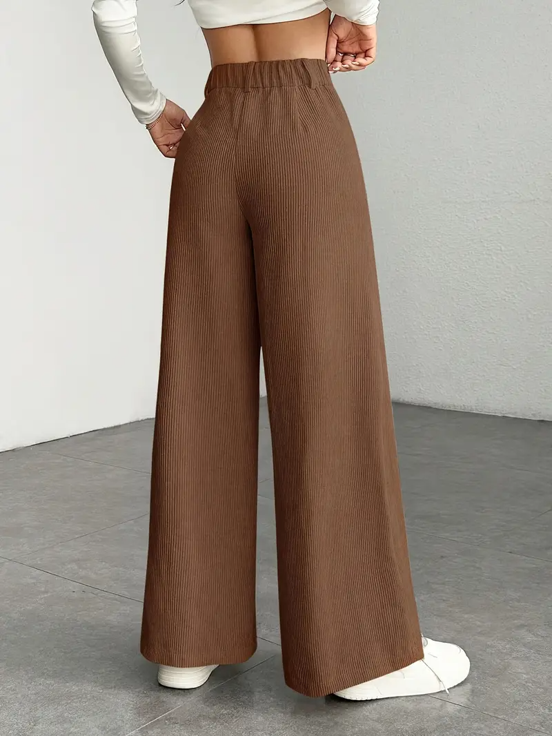 Bequeme, stilvolle Damenhose mit weitem Bein & hoher Taille. Elegante Freizeithose für Herbst- & Wintermode.
