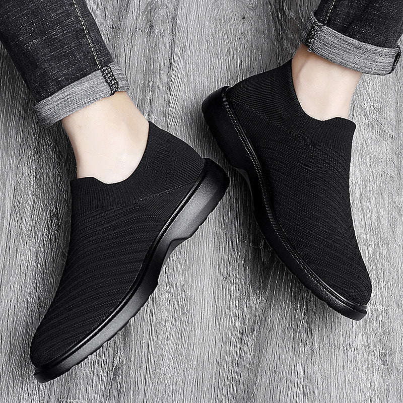 Leichte schwarze Herren Sommer Sneaker, atmungsaktiv & komfortabel. Perfekte Freizeitschuhe für den Alltag von Männern.
