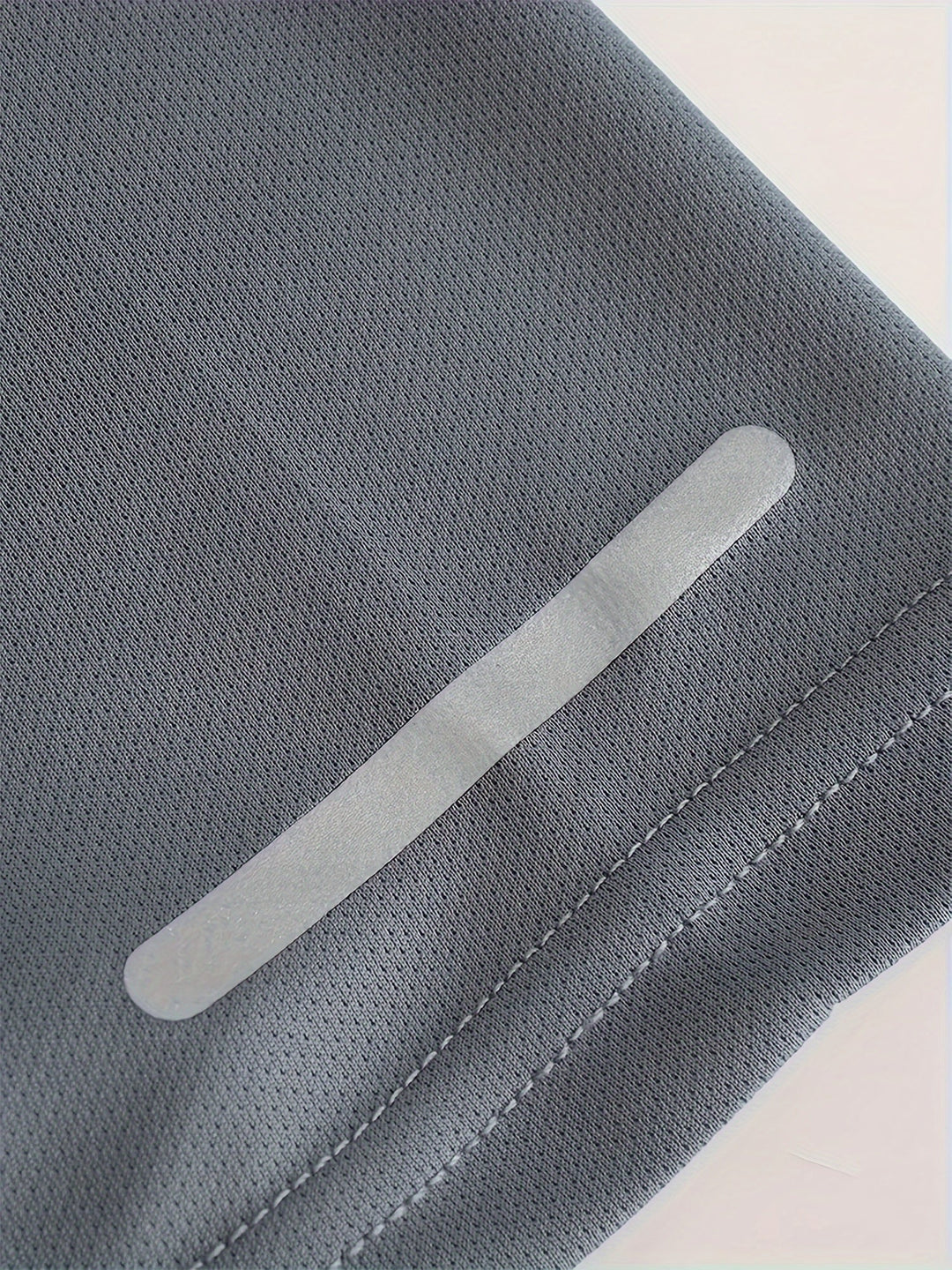 Reflektierendes Herren Sportshirt für sicheres Training bei Dunkelheit. Optimales Outdoor Shirt.