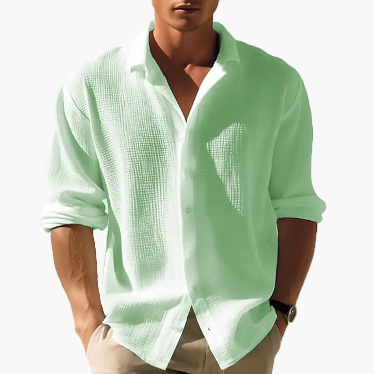 Nahaufnahme des Stoffes vom vielseitigen Herren Langarmhemd, ein bequemes Casualhemd für den Sommer.