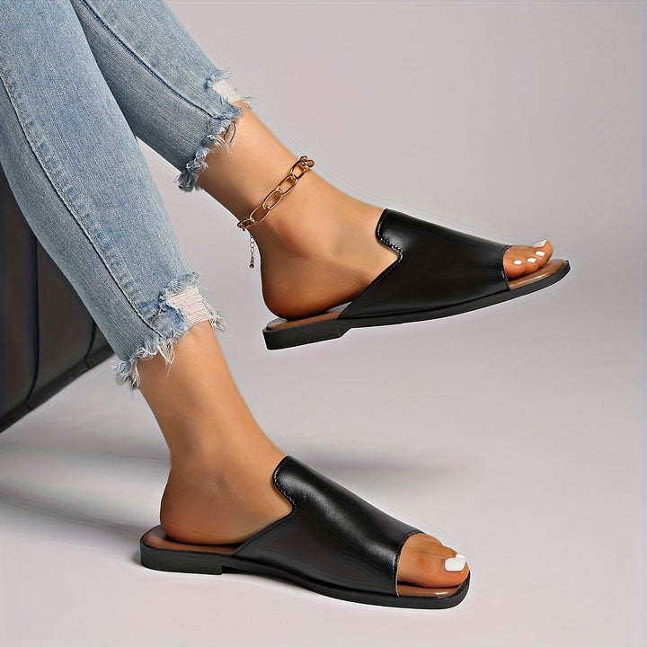 Modische Damen Slip-Ons mit eckiger Spitze. Trendige Sommerschuhe für einen stilvollen Auftritt.