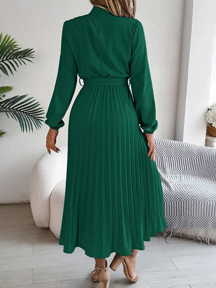 Damen Plissee-Midikleid, festlich, mit schickem Stehkragen. Perfektes Abendkleid für besondere Anlässe.