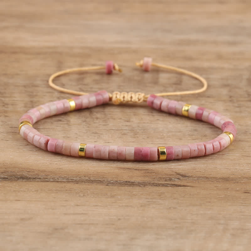 Damenarmband Seraphina aus Naturstein, geflochten, zeitloses und elegantes Schmuckstück.