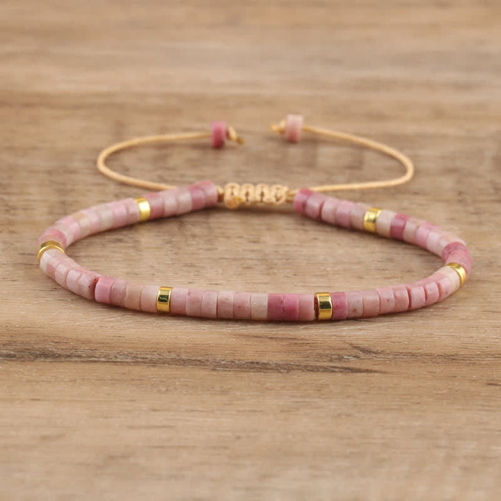 Damenarmband Seraphina aus Naturstein, geflochten, zeitloses und elegantes Schmuckstück.