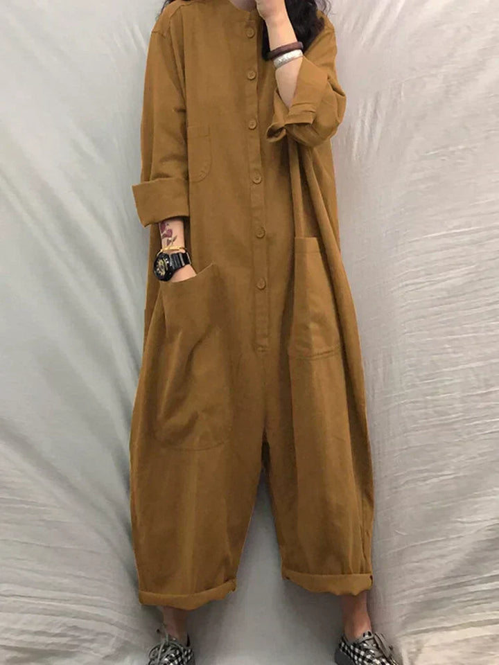 Stilvoller Damen Overall Amara: Oversized Jumpsuit aus Baumwoll-Leinen-Mix, Langarm, in neutraler Farbe.