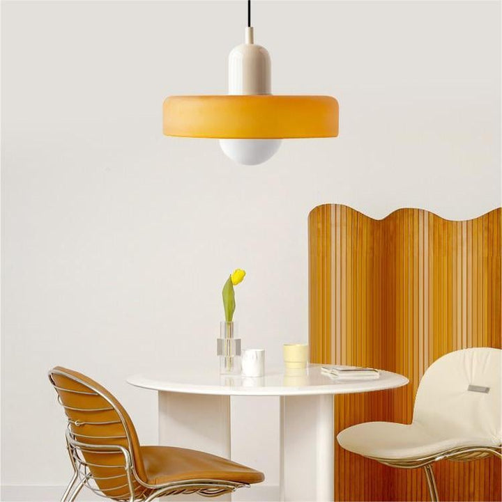 Moderne Buntglas-Deckenleuchte, Bauhaus-Stil, beleuchtet stilvoll jeden Raum.