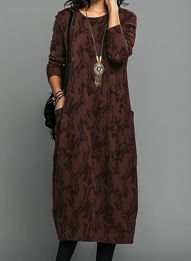Gemütliches Langarm Winterkleid für Damen, mit elegantem Blumenmuster, praktischen Taschen und bequemem Schnitt.