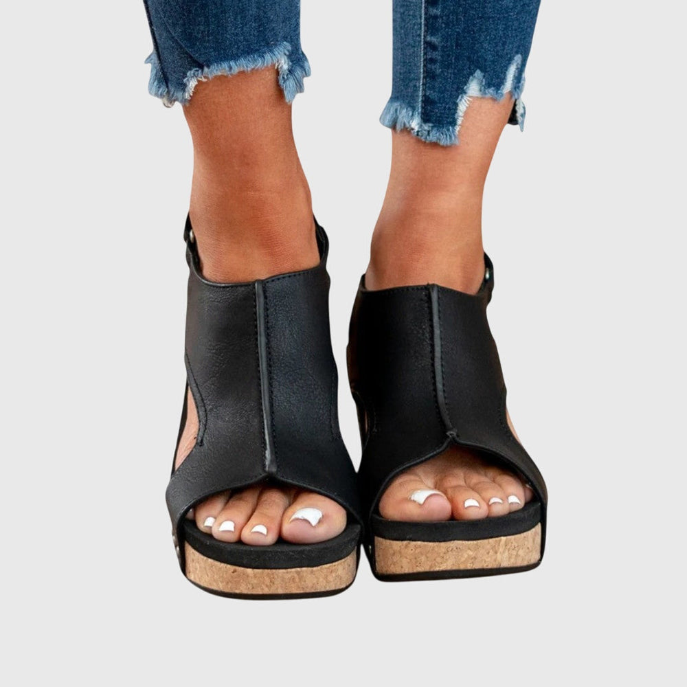 Stylische Komfort-Sandalen für Damen, flach, mit verstellbaren Riemen.