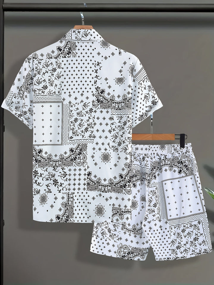Detailansicht des Bandana-Prints auf Herren Sommer Freizeit Set, Kurzarmhemd & Shorts, stilvolle Herrenbekleidung.