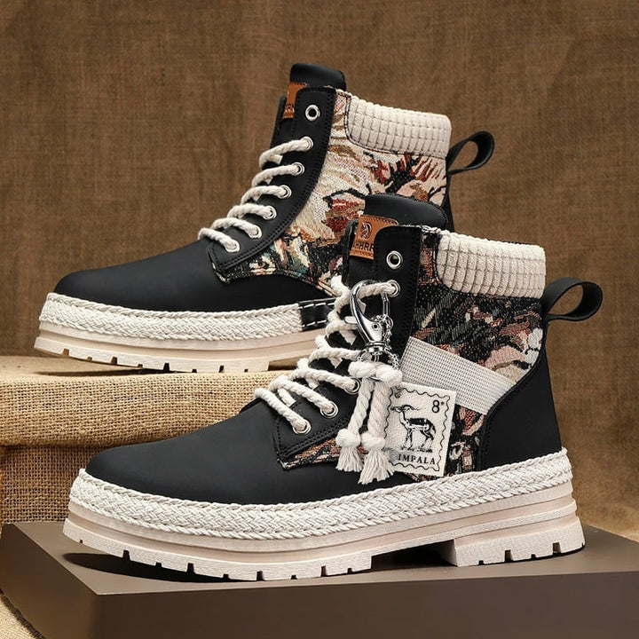 Frontansicht: Herren High-Top Schnürstiefel, Rundspitze, strapazierfähig für Alltag & Outdoor-Abenteuer.