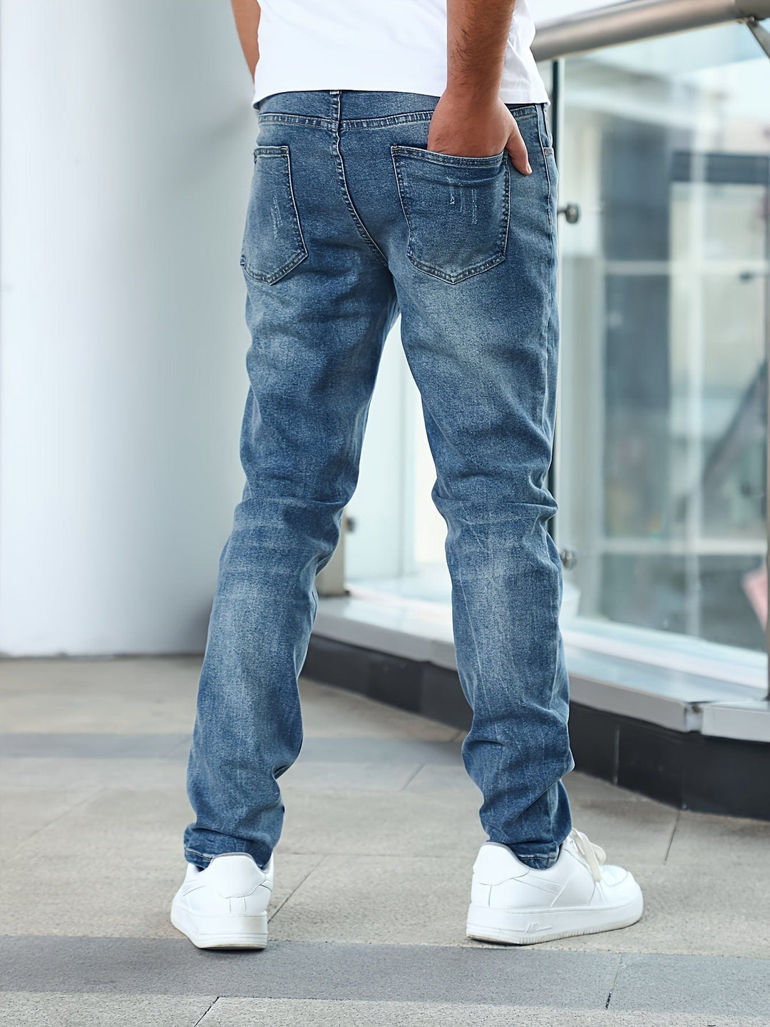 Komfortable blaue Herren Stretch-Jeans mit flexibler Passform für den ganzen Tag. Perfekte Alltagshose.