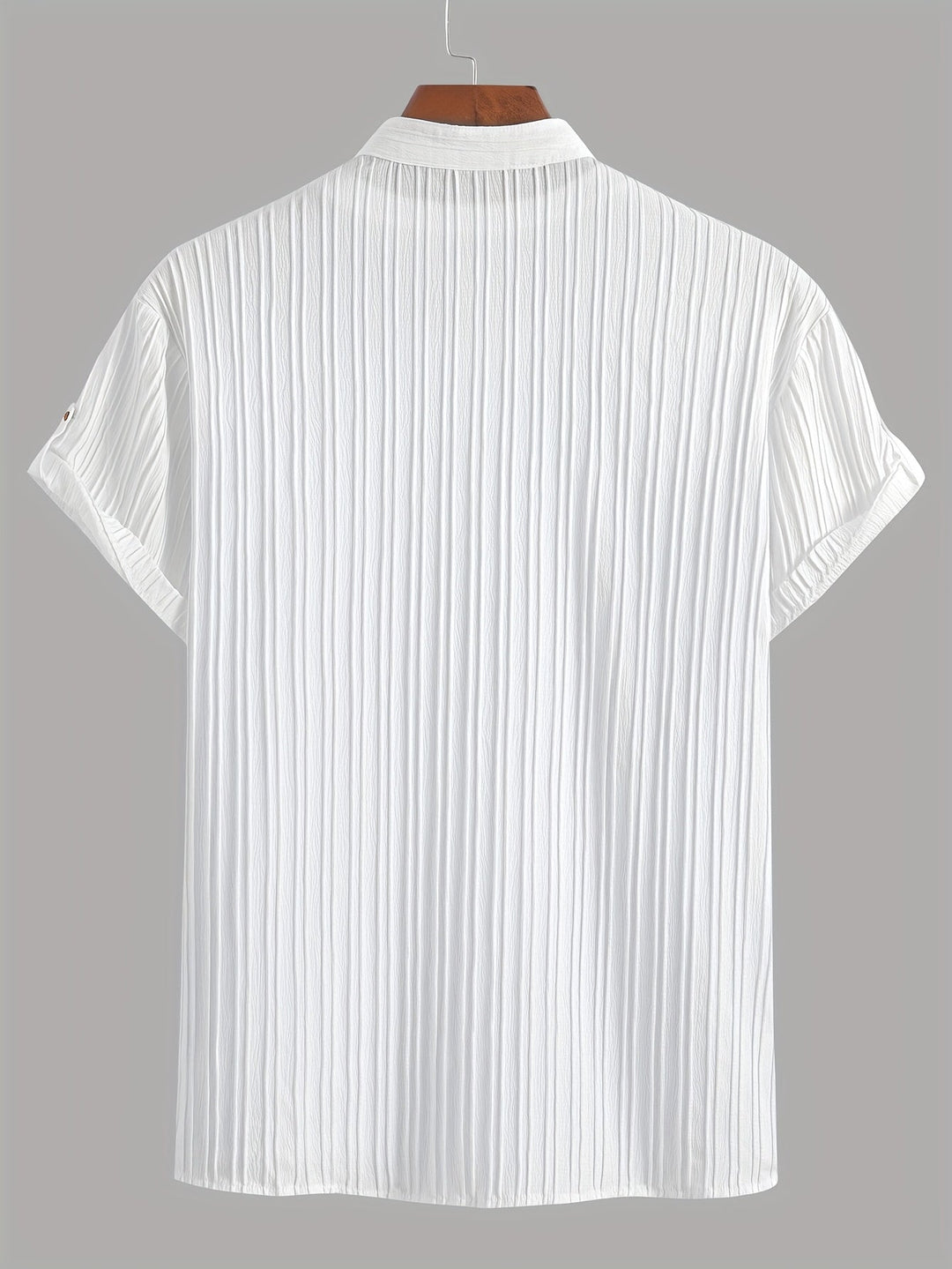 Modernes Herren Kurzarm-Freizeithemd mit Stehkragen und Strukturdesign für sommerliche Eleganz.