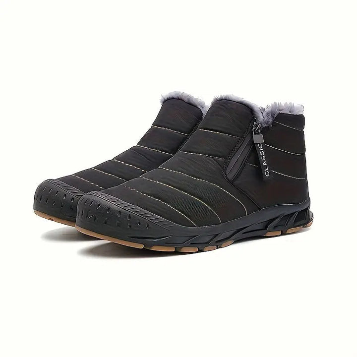 Nahaufnahme Damen Winterstiefel. Robustes, wasserdichtes Material, warme Fütterung. Rutschfeste Sohle für sicheren Halt.