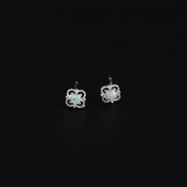 Goldfarbene Damen Vintage-Ohrringe mit quadratischem Opal, purer Ausdruck von Eleganz.