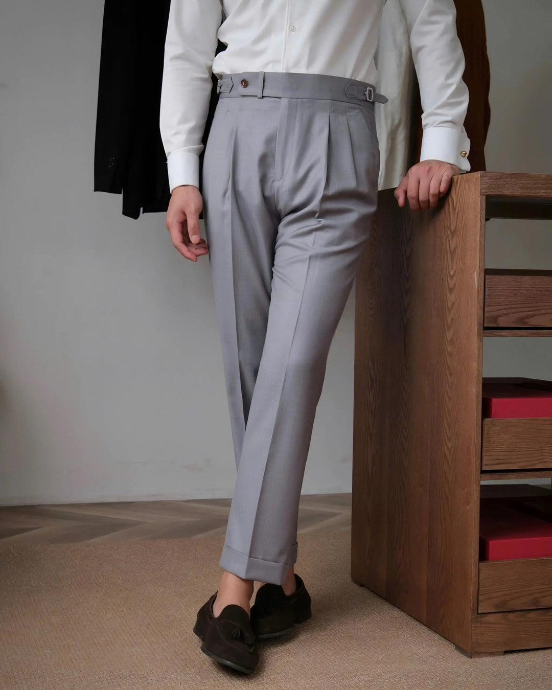 Businesshose Herren Genua Sidetab, stilvoll & bequem für den Arbeitsalltag. Klassische Mode neu interpretiert.