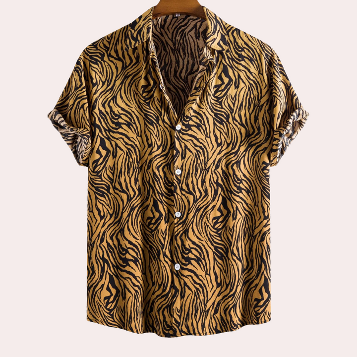 Stylisches Unisex Kurzarm-Hemd mit lebhaftem Tigerprint und Knopfverschluss, perfekt für den Sommer-Freizeitlook.
