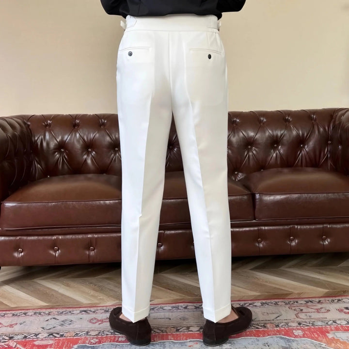 Komfortable klassische Herrenhose, italienischer Schnitt. Perfekte Passform für Büro oder Freizeit, zeitlos elegant.