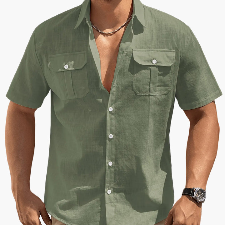 Bequemes Herren Sommerhemd, kurzarm, mit Brusttaschen, ideal für entspannte Urlaubstage.