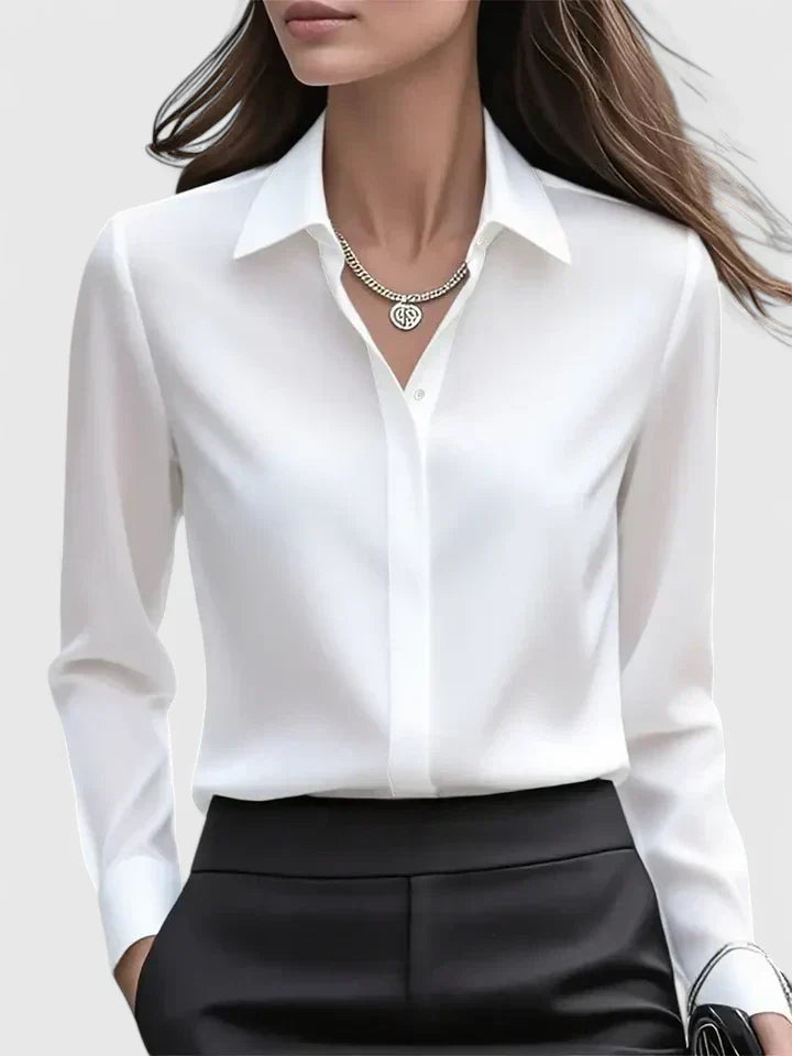 Schickes weißes Damen Langarmtop, ideal als elegantes Basic für Layering-Looks oder solo. Zeitloses Design.