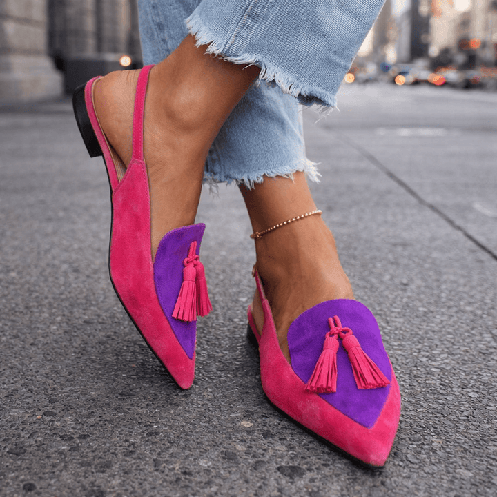 Flache Damen Slingback-Sandalen mit verspielten Quasten, ideal als komfortabler Freizeitschuh.