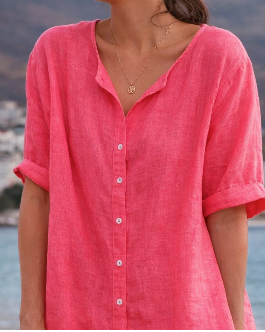 Atmungsaktives Damen Strandkleid mit V-Ausschnitt, Knotendetail & Kurzarm für maximalen Sommerkomfort.