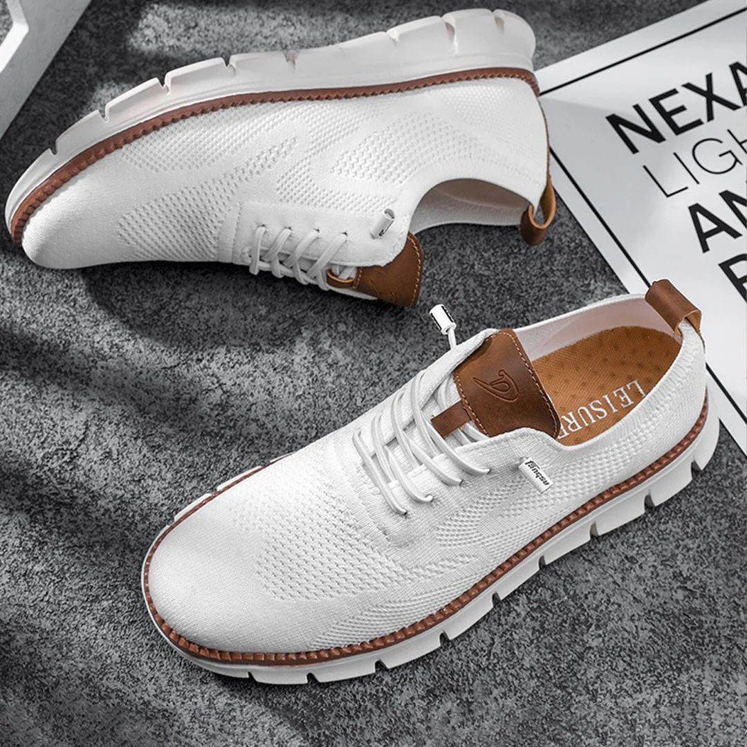 Moderne Urban Herrenschuhe, orthopädisch, für den Stadtalltag; Komfort und Stil vereint.