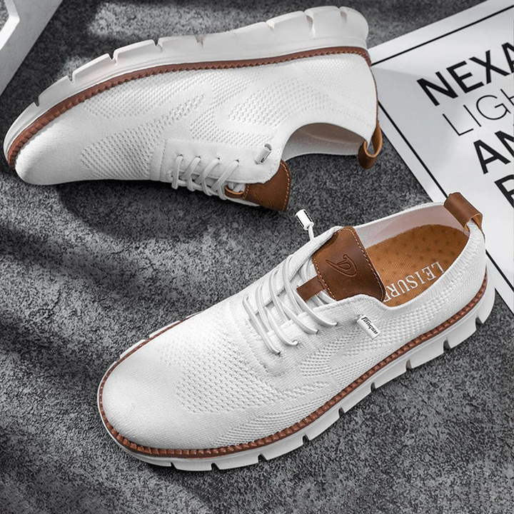 Moderne Urban Herrenschuhe, orthopädisch, für den Stadtalltag; Komfort und Stil vereint.