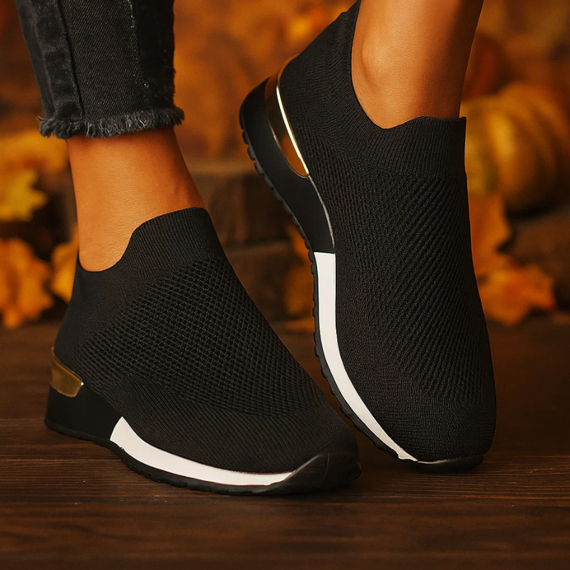 Vielseitige, moderne Damen Slip-On-Sneaker. Atmungsaktives Design mit schimmernden Metallic-Elementen für Komfort.