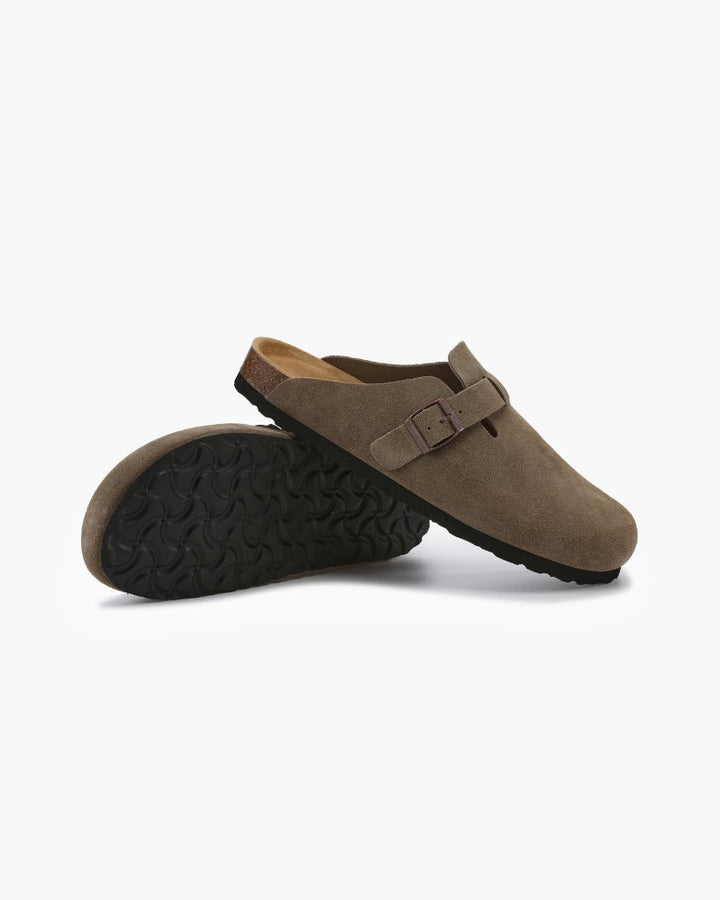 Robuste Unisex Clogs mit sorgfältiger Steppnaht, bieten langlebigen Komfort und modischen Stil für den Alltag.