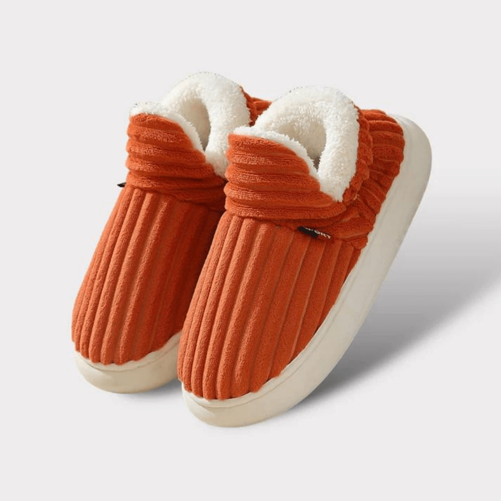 Gefütterte Damen Slipper, für warme Füße im Winter, mit profilierter Antirutsch-Sohle.