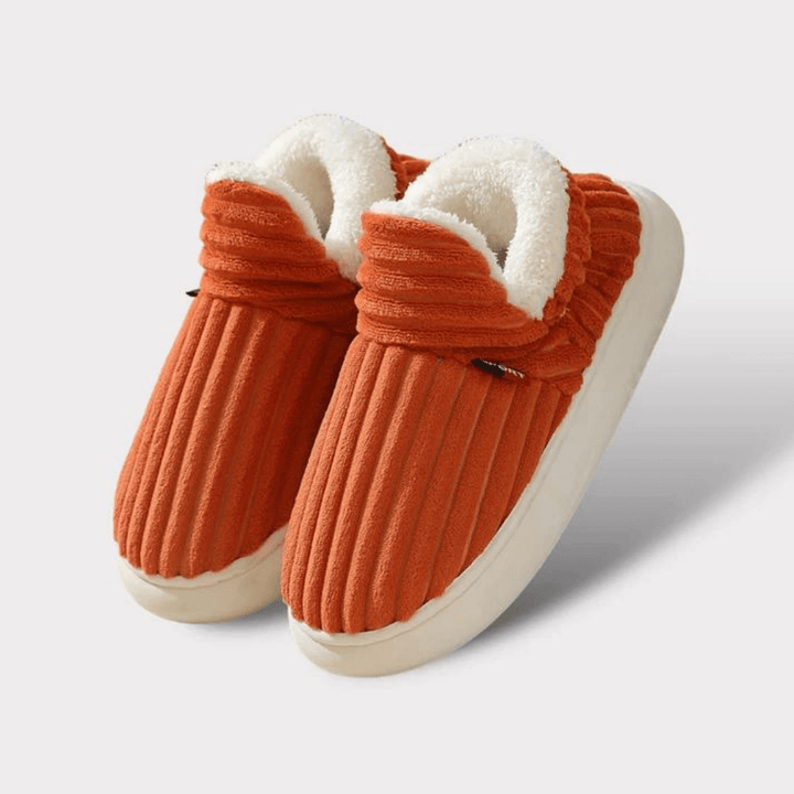 Gefütterte Damen Slipper, für warme Füße im Winter, mit profilierter Antirutsch-Sohle.
