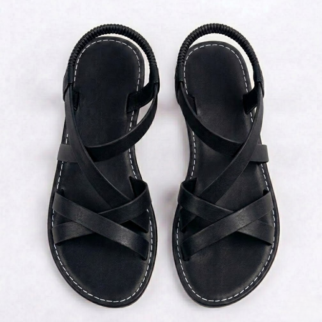 Bequeme flache Damensandalen mit überkreuzten Knöchelriemen, optimal für Strand und Freizeit im Sommer.