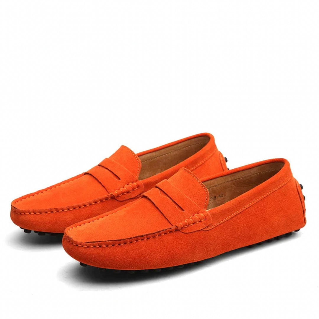 Draufsicht bequemer Herren Loafers, stilvolle Frühlingsschuhe, perfekt für elegante Freizeitlooks.