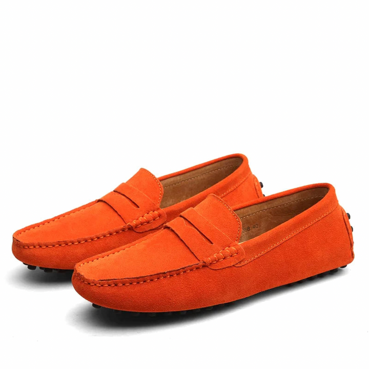 Draufsicht bequemer Herren Loafers, stilvolle Frühlingsschuhe, perfekt für elegante Freizeitlooks.