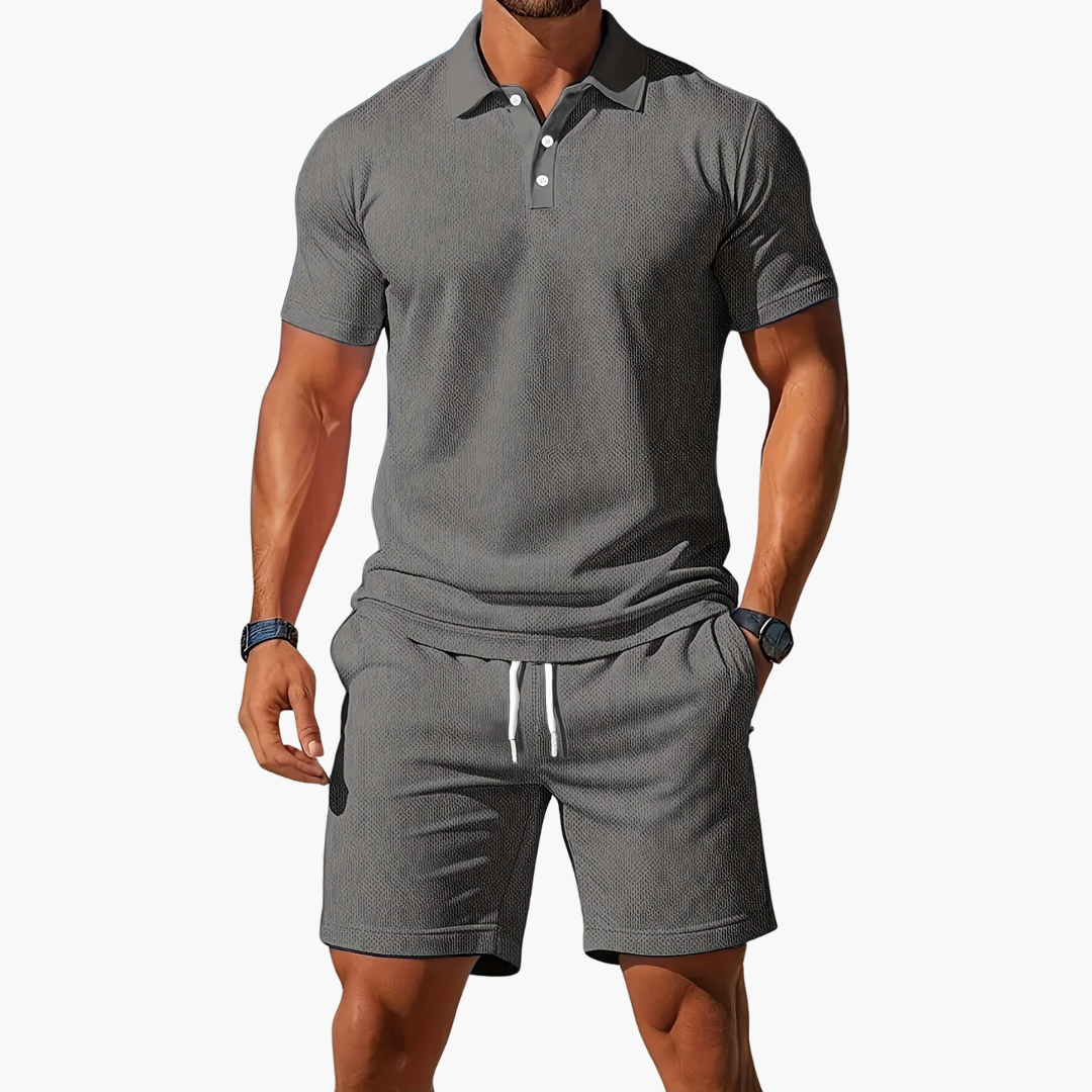 Sportliches Herren Set: Kurzärmeliges Polohemd & bequeme Shorts mit Kordelzugbund. Perfekt für aktive Sommer.