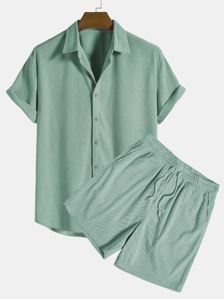 Moderner Herren-Freizeitanzug, casual Set, perfekt für sportlich-elegante Sommer-Outfits oder als komfortables Reise-Outfit.