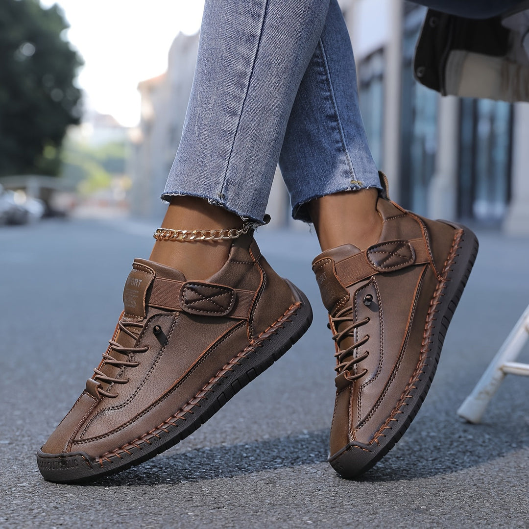 Leichte Sohle der orthopädischen Damen-Sneaker, ergonomisch geformt für optimalen Halt.