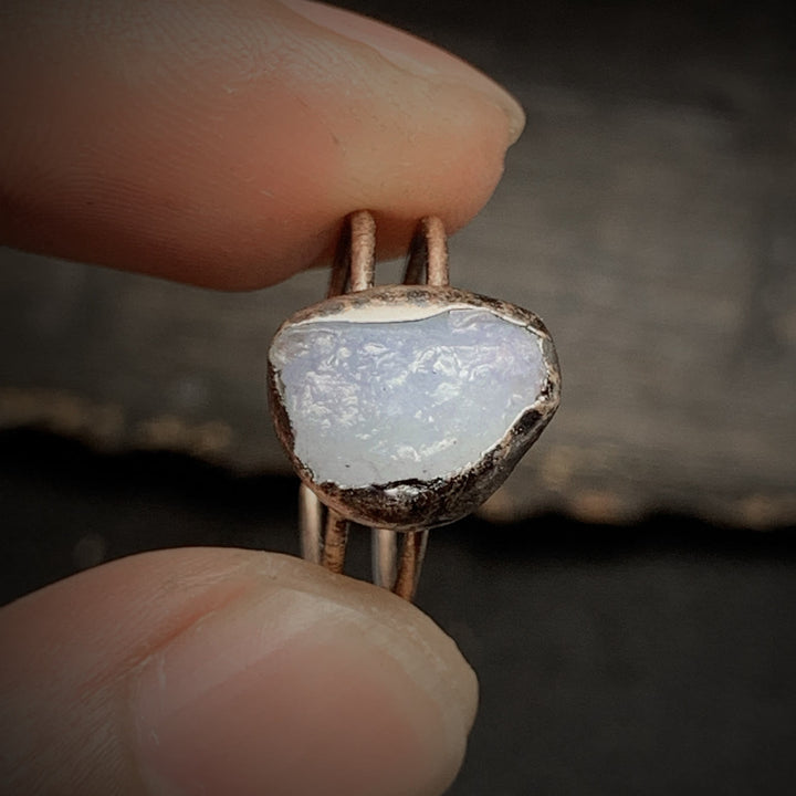 Edler Damenring, Rohstein Geburtsstein verstellbar. Naturstein Schmuckidee, für Frauen.