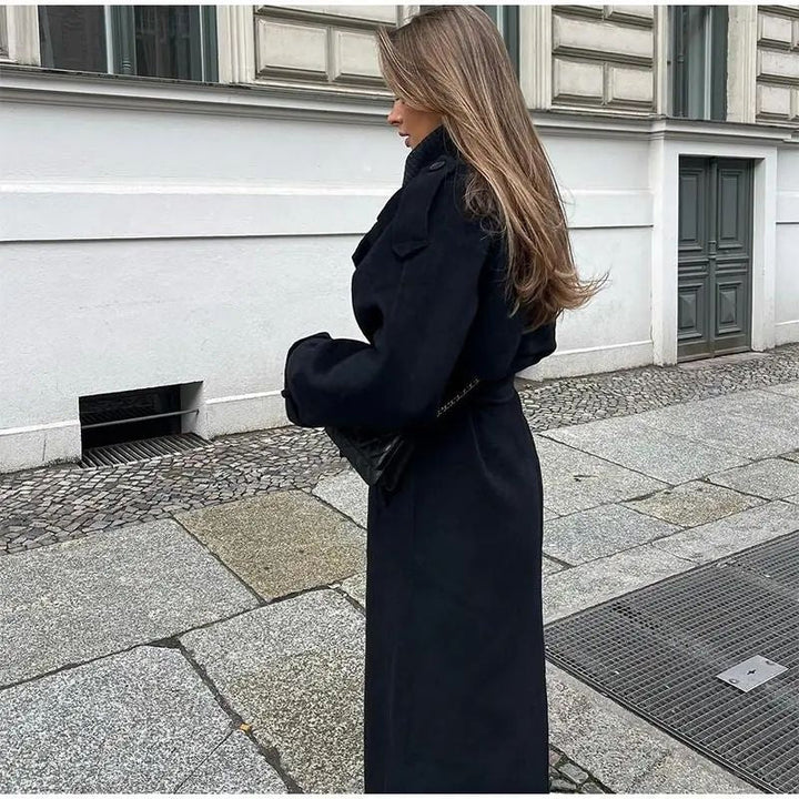 Hochwertiger, langer Damen-Mantel, klassisch und feminin, stilvolle Oberbekleidung für Herbst & Winter.