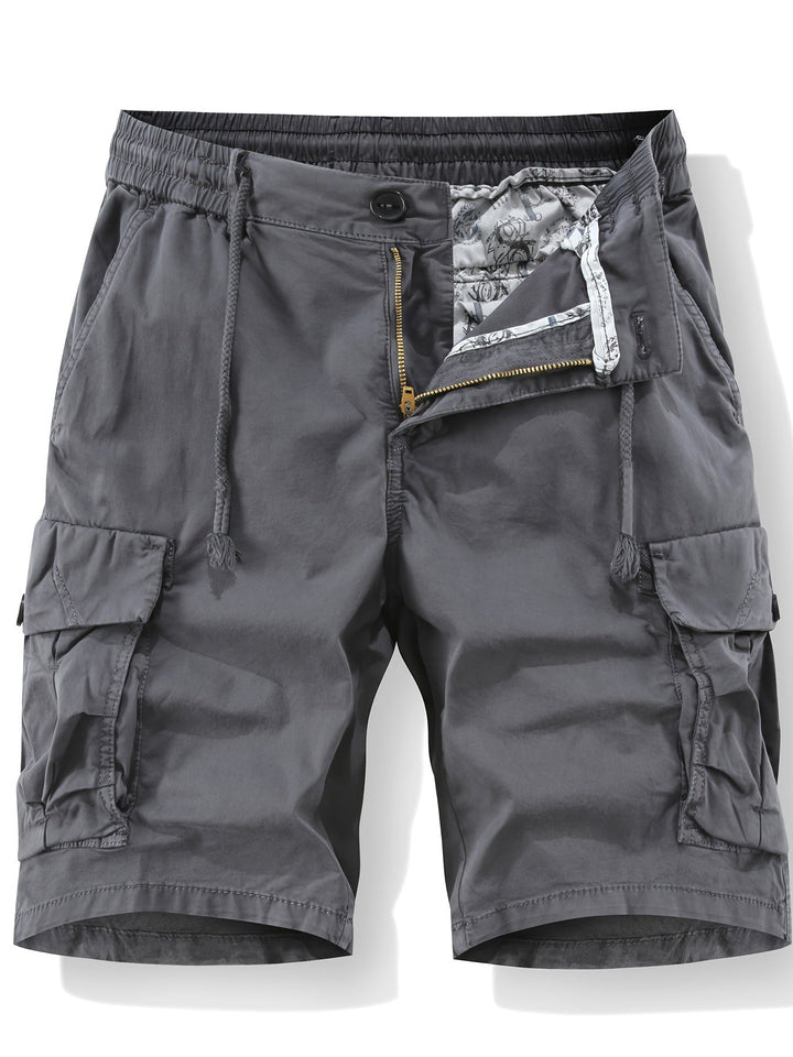Praktische Herren Cargoshorts mit großen Seitentaschen, perfekt für Reise und Outdoor-Aktivitäten.