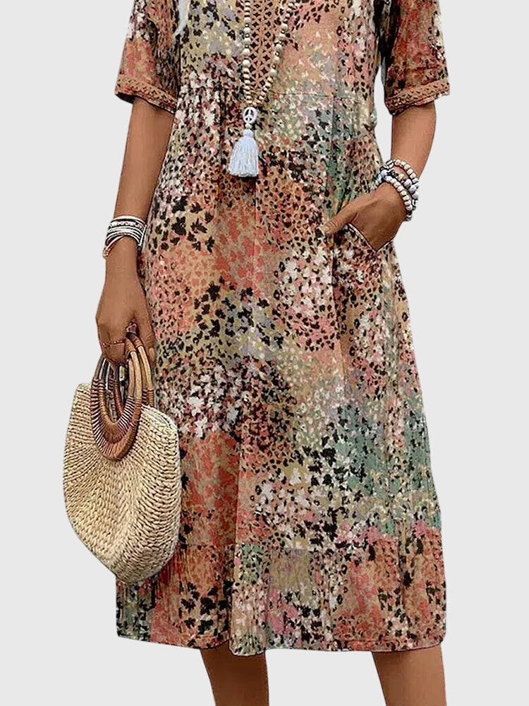 Vielseitiges Damen Midi-Kleid mit ansprechendem Muster. Ideal als bequemes Freizeit- und Sommerkleid.