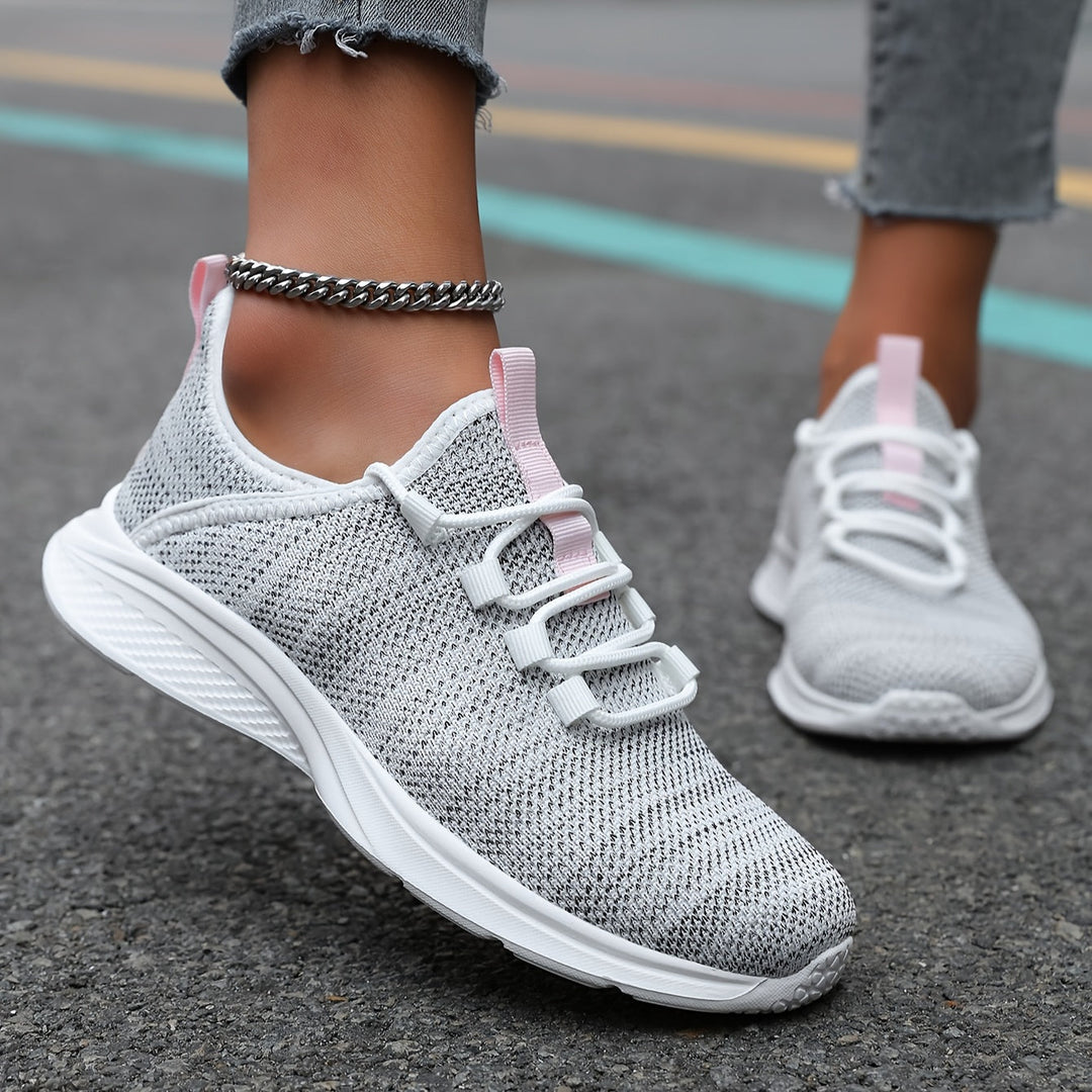 Weiße Damen Ultraleichte Atmungsaktive Sneaker für ganztägigen Komfort. Perfekt für Frühling & Sommer.