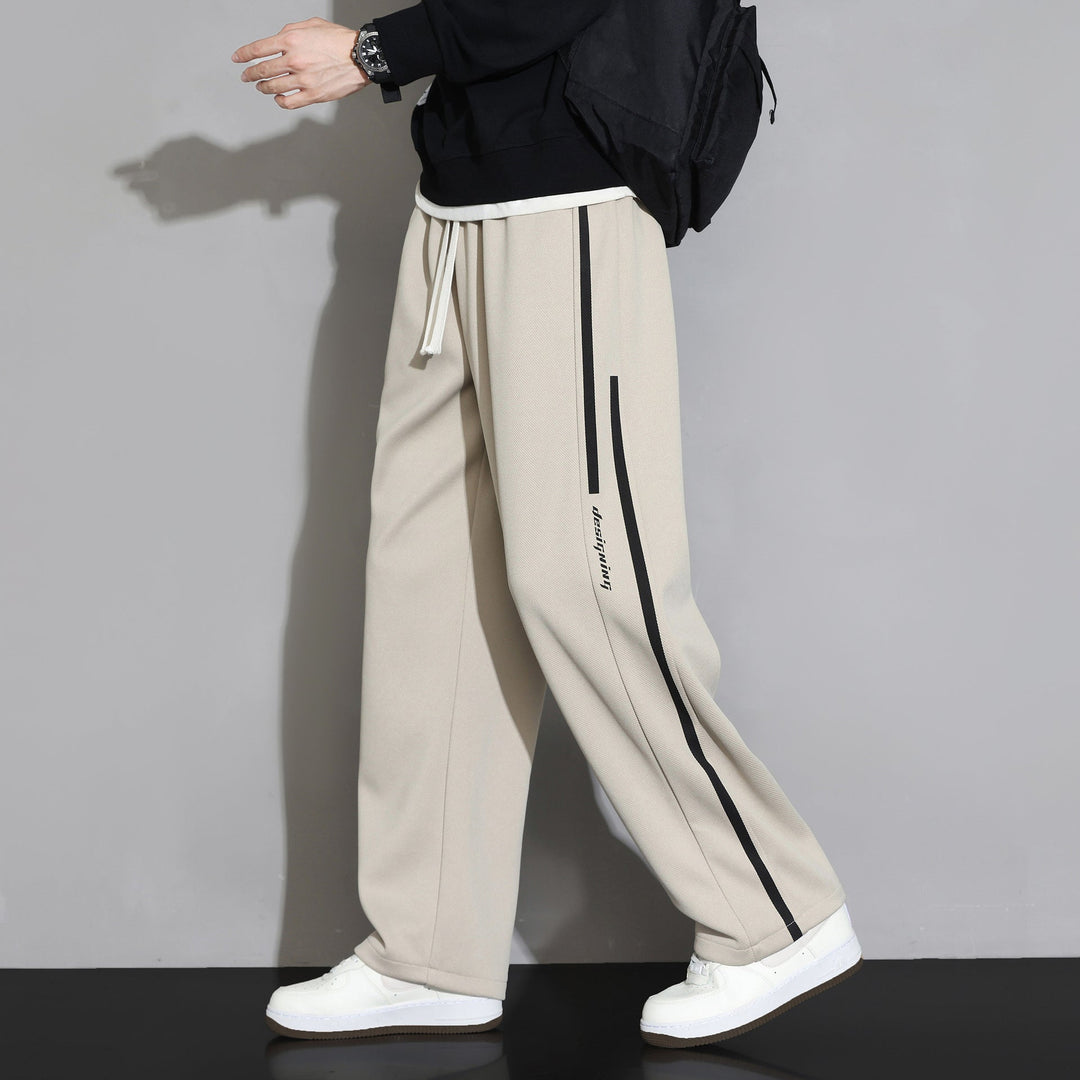 Moderne Herren-Sporthose mit geradem Bein und lockerem Schnitt für jeden Tag.