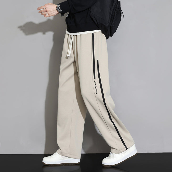 Moderne Herren-Sporthose mit geradem Bein und lockerem Schnitt für jeden Tag.