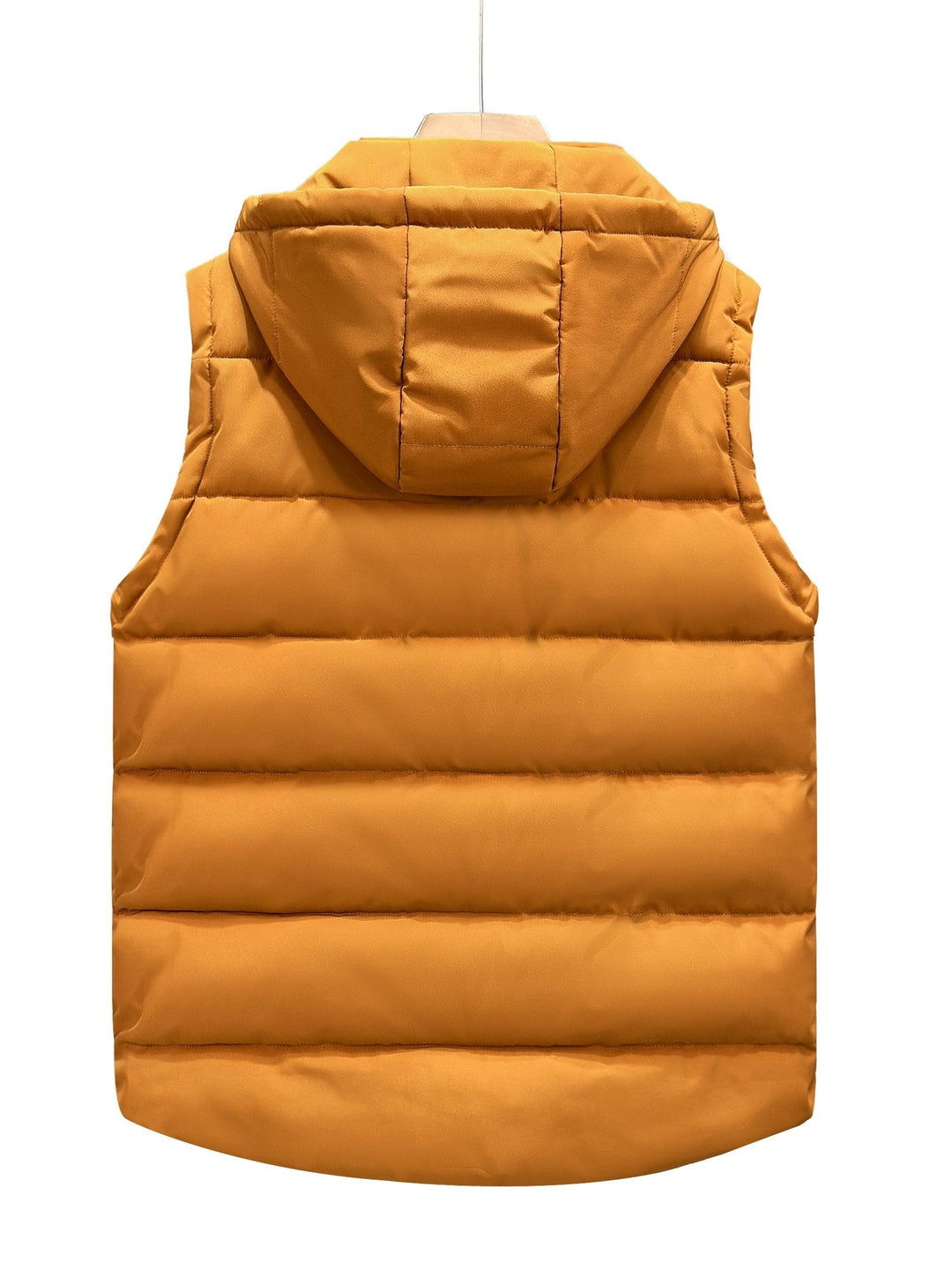 Moderne, gepolsterte Herren Kapuzenweste in Senfgelb, ärmellos. Komfortable Übergangsjacke.