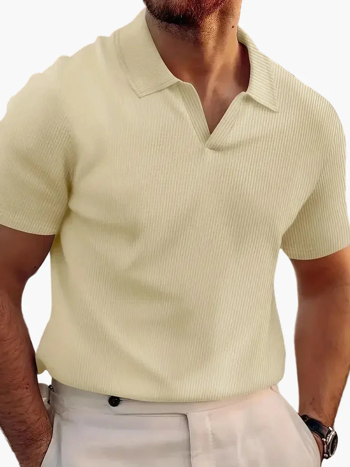 Herren Kurzarm Polohemd mit stilvollem V-Ausschnitt aus atmungsaktiver Baumwolle, ideal für Freizeit & Sommer.