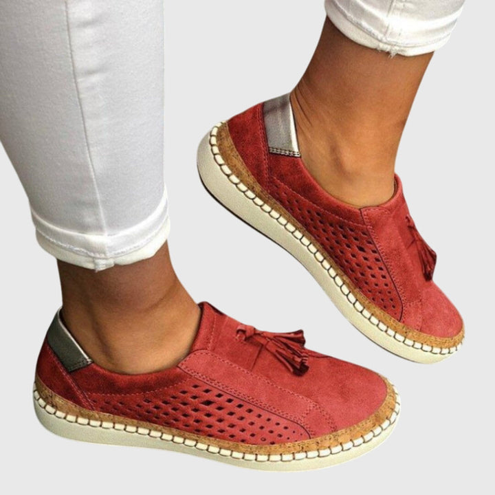 Moderne Damensneaker zum Reinschlüpfen, ergonomisch geformt; ideal als bequeme und vielseitige Sommerschuhe.